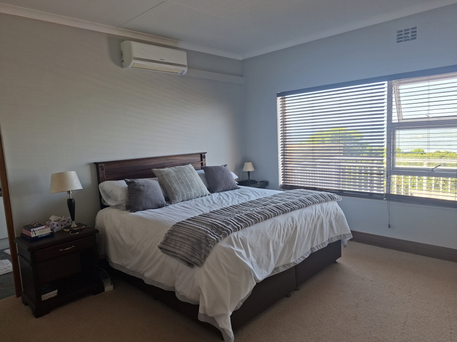 6 Bedroom Property for Sale in Aston Bay Eastern Cape